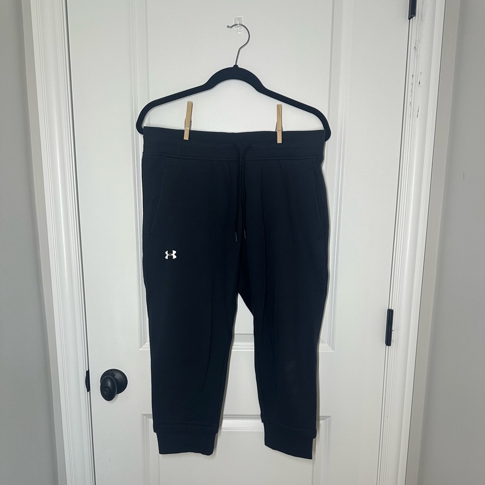 Under Armour Capri Joggers | Black | Size M
